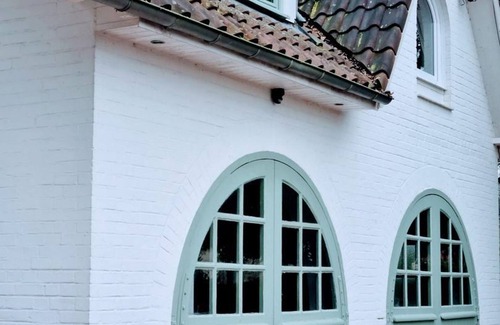 Linselles Cottage | Cozy Cottage Near Lille: WiFi, Kitchen, Terrace, Garden, Shopping & Cultural Sites Nearby