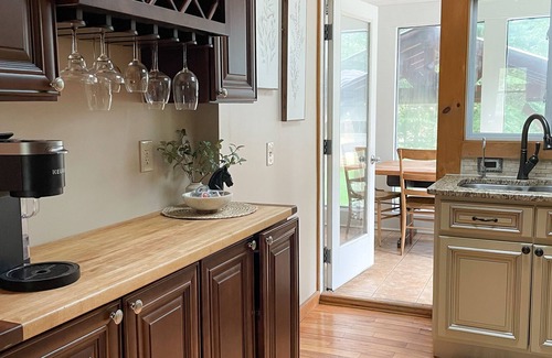 Gansevoort House | Cozy Cottage near Saratoga racetrack & SPAC