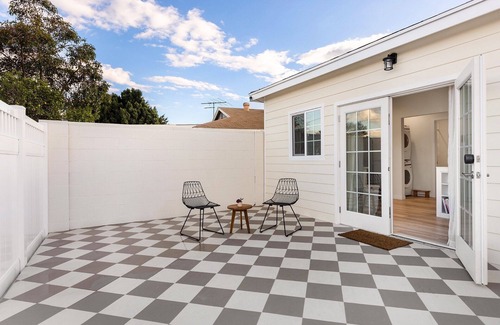 Sun Valley Cottage | Cozy Cottage Near Universal Studios with Private Patio
