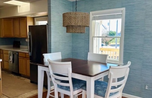Colington Harbour House | Cozy Cottage on the Canal (Hot Tub, Kayaks & Pool)