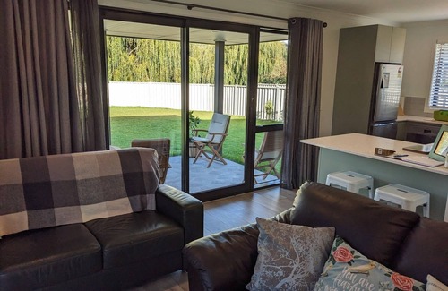 Lowburn Cottage | Cozy Cottage on Begg Lane