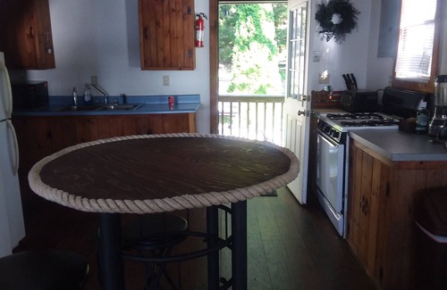 Manchester House | Cozy Cottage on water's edge of Lake Cobbosseecontee