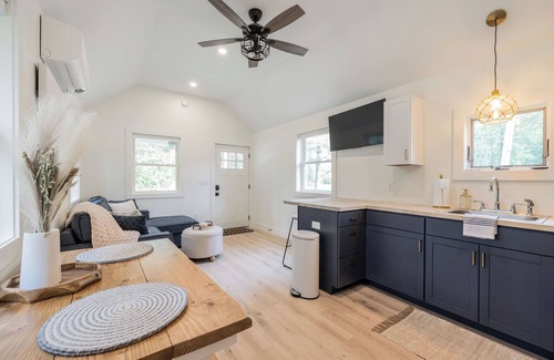 Arundel House | Cozy cottage perfect for relaxation near southern Maine beaches & Portland