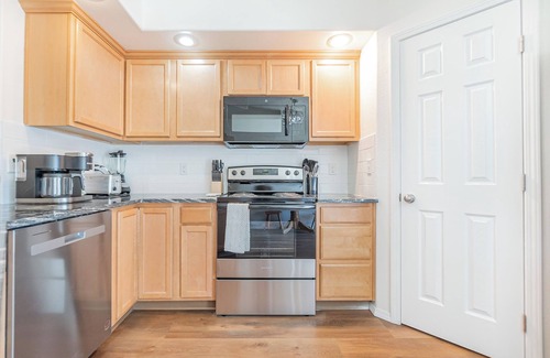 Mountain Home House | Cozy Cottage - Sleeps 8, Large Backyard