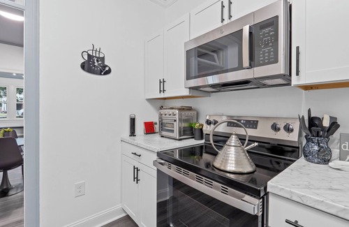 Eau Claire House | Cozy Cottage-Surrounded by Nature.6Spaces, sleeps 4 & has WiFi, AC, DW & WD