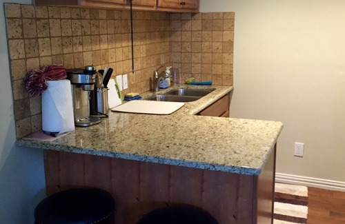 Highland Village Cottage | Cozy cottage up the hill from Lake Lewisville in Highland Village