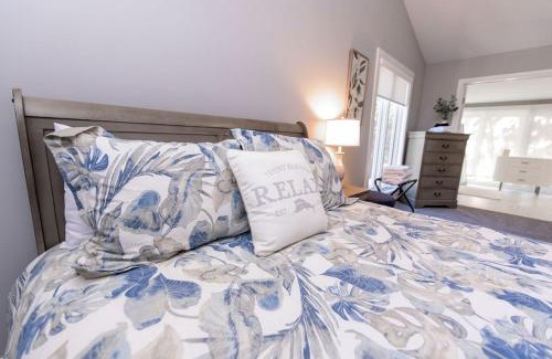 Arundel on the Bay House | Cozy Cottage With Beach Access