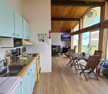 Grand Barachois House | Cozy cottage with private beach access