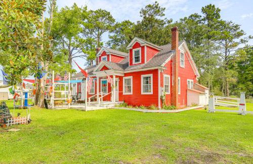 Beaufort House | Cozy Cottage with Deck, 9 Mi to Downtown Beaufort!