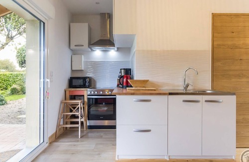 Picauville Apartment | Cozy Cottage with Garden, Terrace & Horse Facilities in Picauville