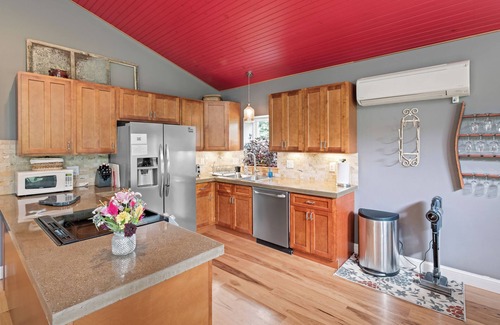 Lovingston Cottage | Cozy cottage with PRIVATE hot tub and year round pool.