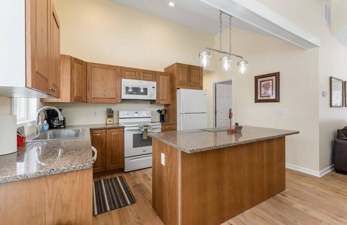 Kendall House | Cozy Cottage with Private Hot Tub and Lake Access