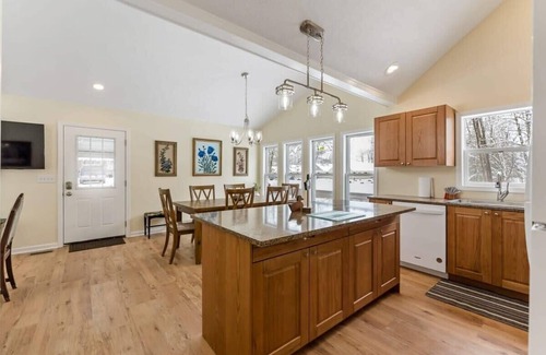 Kendall House | Cozy Cottage with Private Hot Tub and Lake Access