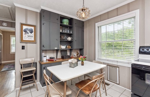 Donelson House | COZY COTTAGE with thoughtful touches close to the AIRPORT, DOWNTOWN, & OPRY