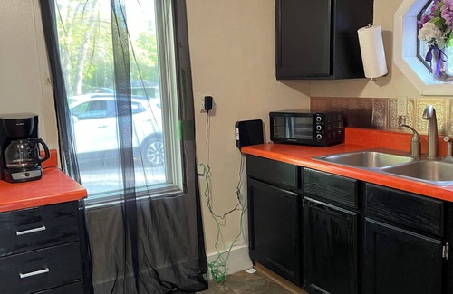 Hillman Cottage | Cozy cottage within walking distance to Avalon Lake!