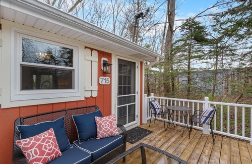 Saugatuck Villa | "Cozy Cottages" Red Cottage Hot tub/Town!