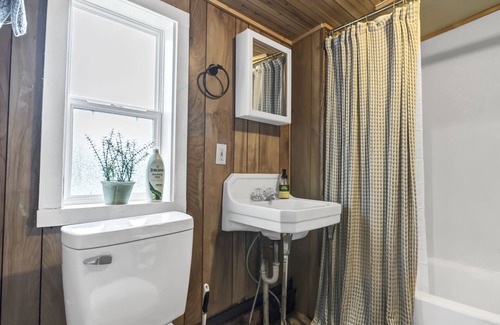 Mount Vernon Cottage | Cozy Country Cottage