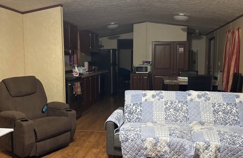 Redwood House | Cozy country cottage 3-bedroom mobile home with WiFi, AC in delightful Henry.