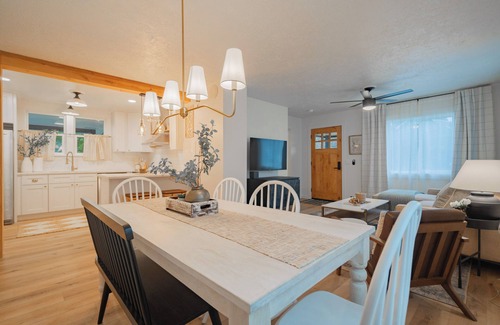 Ridgefield House | Cozy Country Cottage - 3 bedroom home in Ridgefield, WA.