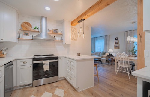 Ridgefield House | Cozy Country Cottage - 3 bedroom home in Ridgefield, WA.