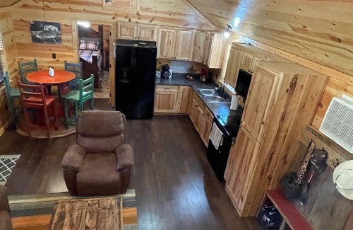 Burkeville Cabin | Cozy Country Log Cabin - 15 Mins From Toledo Bend