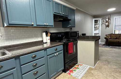 Jacksonville House | Cozy country retreat!- Close to River Run and Lake Jacksonville