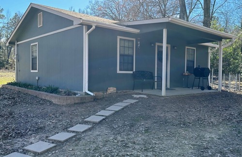 Jacksonville House | Cozy country retreat!- Close to River Run and Lake Jacksonville