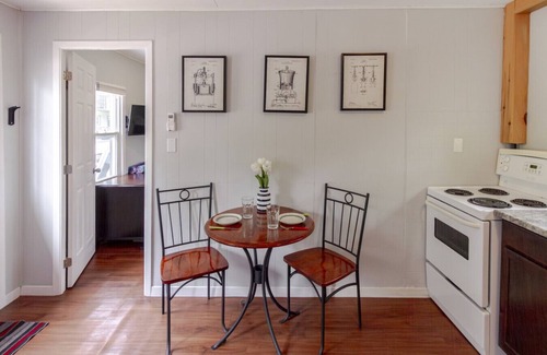 Bloomfield Cabin | Cozy Couple's Getaway in PEC