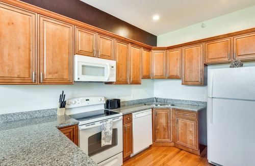 Sawyer Apartment | Cozy Couples’ Getaway < 2 Mi to Lake Michigan!