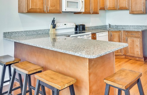 Sawyer Apartment | Cozy Couples’ Getaway < 2 Mi to Lake Michigan!