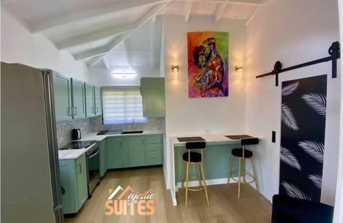 Scarborough Apartment | Cozy Couples Retreat