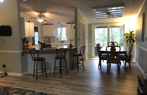 Newberry Shores House | Cozy cove lake cottage