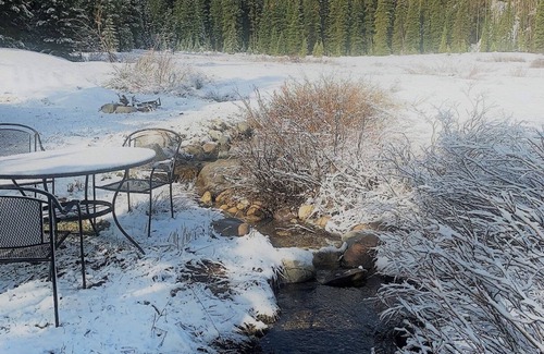 Blue River House | Cozy Creekside Cabin on 1.5 acres minute to Breckenridge