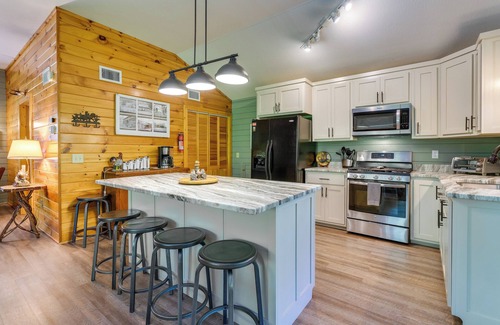 Hayesville Cabin | Cozy Creekside Cabin w/Fire Pit & Views!