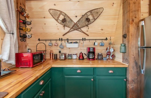 Hague Cabin | COZY CUB CABIN Brookside Lake George, Hot Tub, 24 acres w/Brook