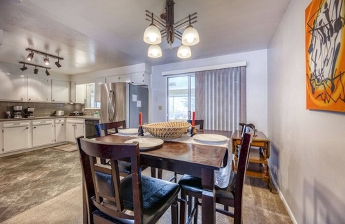 Lakewood Apartment | Cozy Cul-de-Sac Stay | Garage | Kitchen + Sunroom