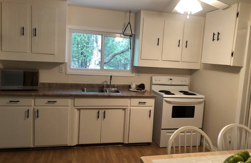 Algonquin Highlands Cabin | Cozy Deeded Access Cabin on Pristine 5 Chain Lake (Maple Lake)