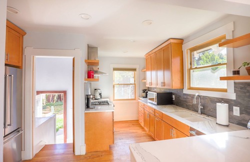Hale House | Cozy Denver Stay, Quiet Neighborhood Near Parks, Dining & Attractions!