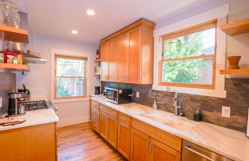 Hale House | Cozy Denver Stay, Quiet Neighborhood Near Parks, Dining & Attractions!