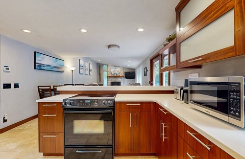 Lincoln Beach House | Cozy, Depoe Bay retreat— w/ocean & beach access via trail