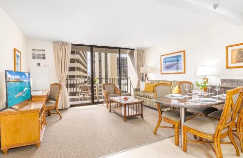 Waikiki Apartment | Cozy & Diamond Head View at Waikiki with Parking