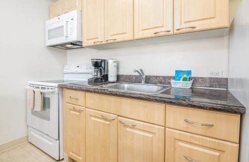 Waikiki Apartment | Cozy & Diamond Head View at Waikiki with Parking