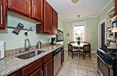 Dilworth Condo | Cozy Dilworth 1BR King Condo | Porch | Walkable