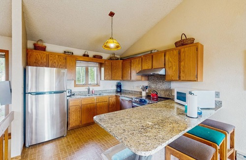 Fraser Condo | Cozy dog-friendly condo with fireplace, balcony and WiFi