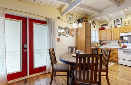 Silver Creek Village House | Cozy dog-friendly house near water with enclosed yard, grill, & equipped kitchen