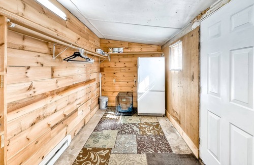 Glenora House | Cozy, Dog-Friendly Home w/ Free WiFi & a Furnished Patio - Close to Lake Anna