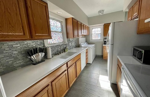 Great Bend House | Cozy Double King Suite Bungalow with free WiFi