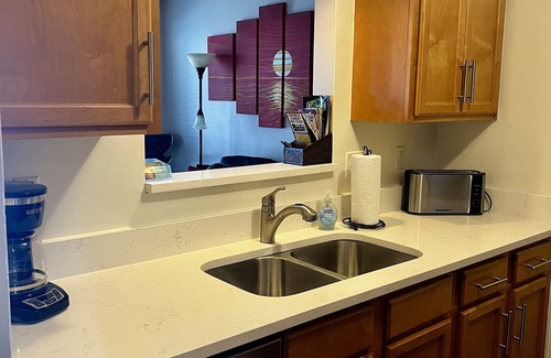 North Capitol Condo | Cozy Downtown Condo on the River! Walk to Broadway and Germantown!