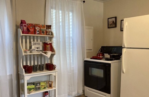Dover Apartment | 😊Cozy Downtown🍷FreeWine🍷10min to Portsmouth/UNH🚘