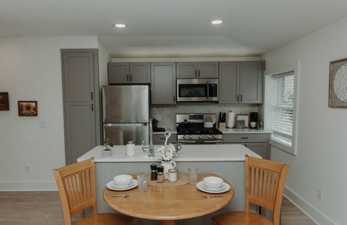 Corn Hill Apartment | Cozy Downtown Loft - 1BR